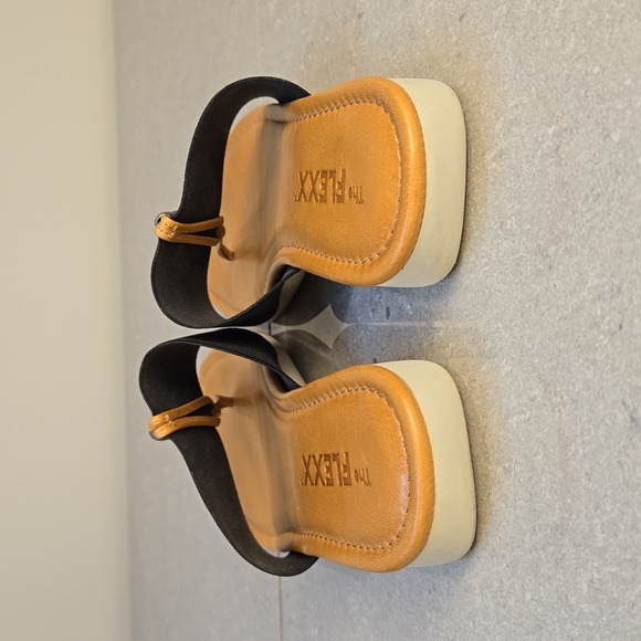 The Flexx black & tan Rain Maker slide thong beaded elastic flip flop, size 8 - Picture 4 of 8